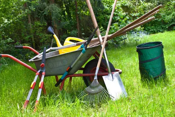 The Best Garden Tools and Equipments in a wheel