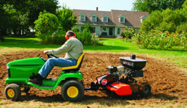 Working with confidence with power weeder